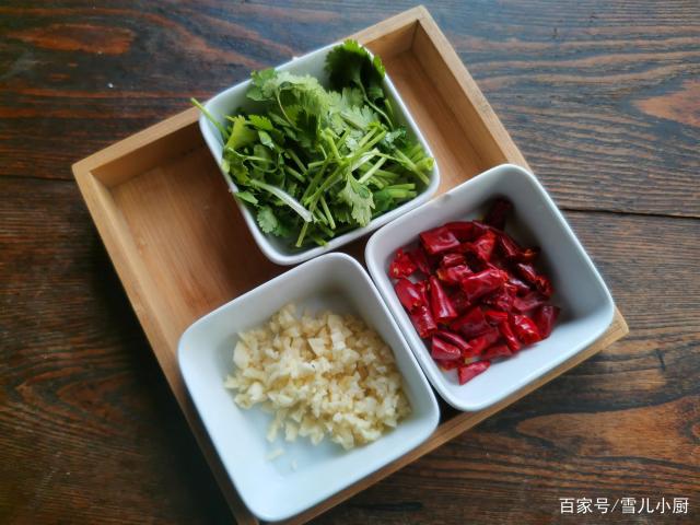 這個海鮮被稱作“小人仙”，肉質(zhì)肥美，用這個方法做，一盤不夠吃